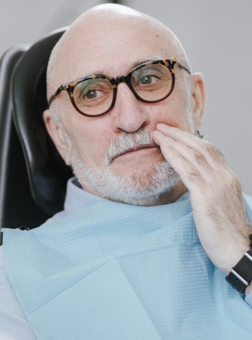 Ząb rusza się u dorosłego – najczęstsze przyczyny i kiedy można uratować ruszający się ząb?