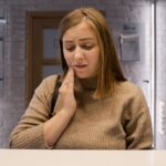 Zapalenie okostnej zęba – objawy, przyczyny, leczenie i kiedy do stomatologa?