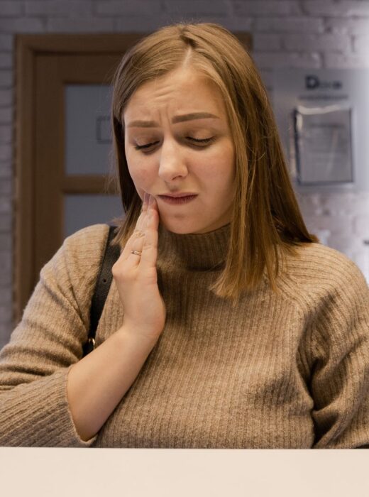 Zapalenie okostnej zęba – objawy, przyczyny, leczenie i kiedy do stomatologa?